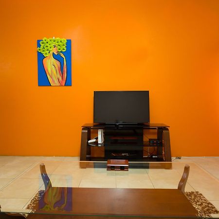 The Embassy Luxury Apt Crystal Towers II Kingston Extérieur photo