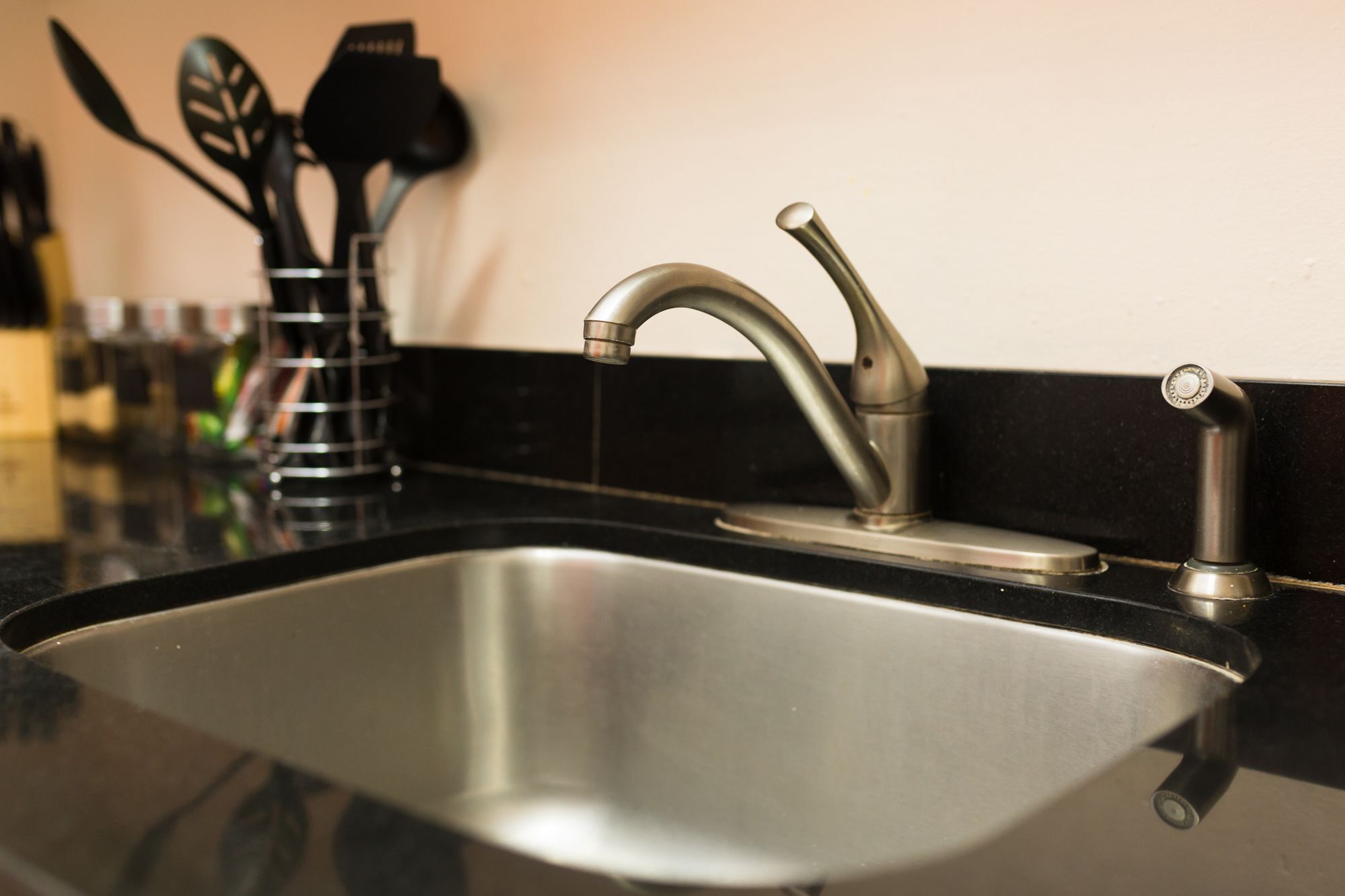 The Embassy Luxury Apt Crystal Towers II Kingston Extérieur photo