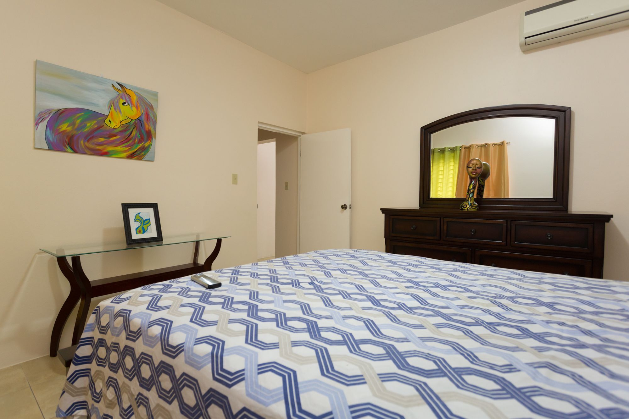 The Embassy Luxury Apt Crystal Towers II Kingston Extérieur photo