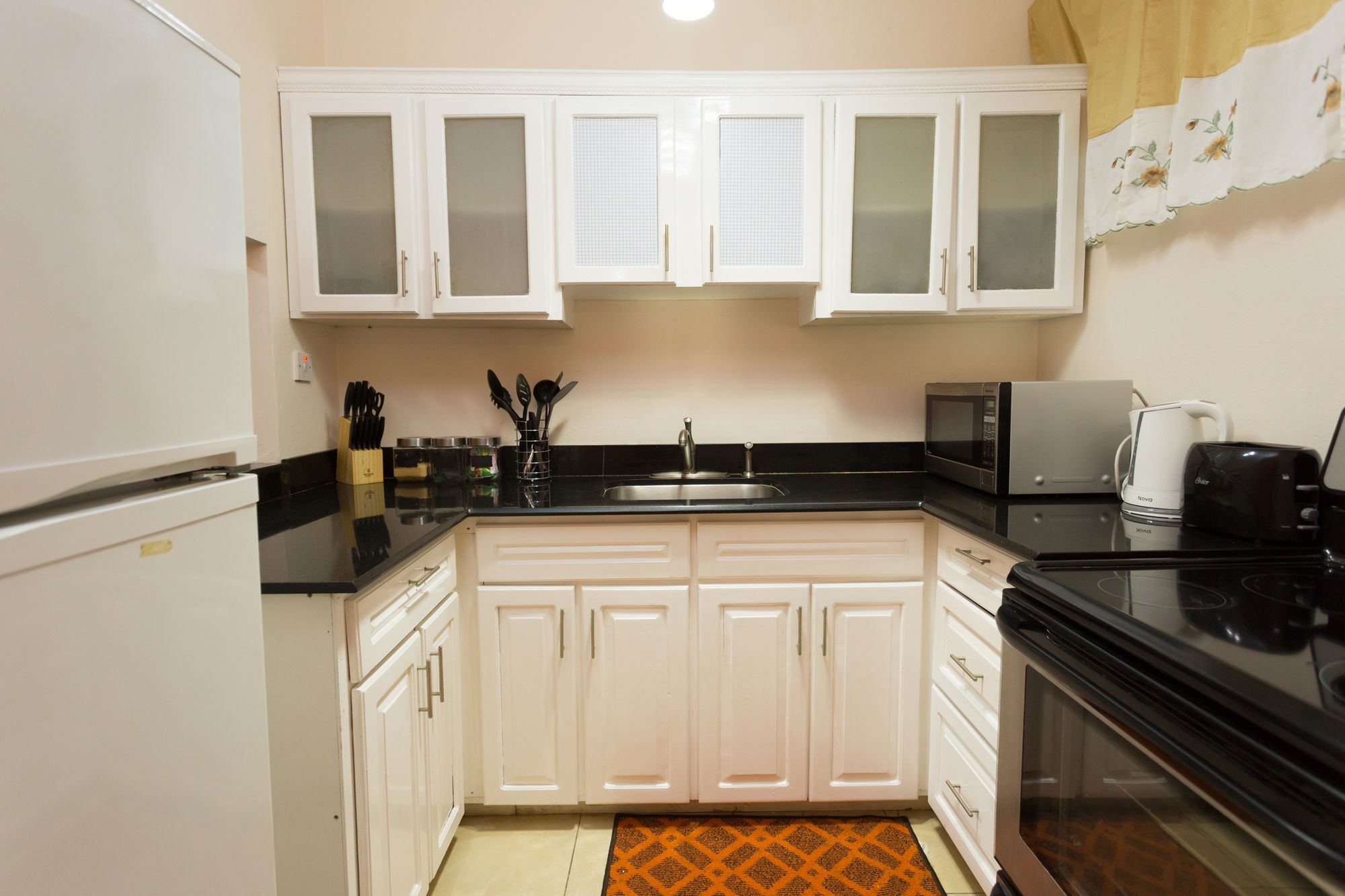 The Embassy Luxury Apt Crystal Towers II Kingston Extérieur photo